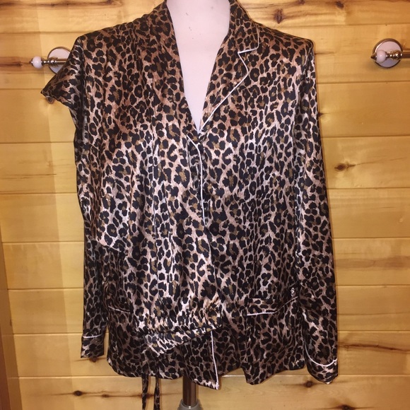 Victoria's Secret Other - Victoria Secret pajama set pants/top Leopard Print